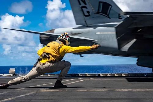 Tàu sân bay USS Abraham Lincoln trở về Mỹ sau khi tham chiến tại Trung Đông