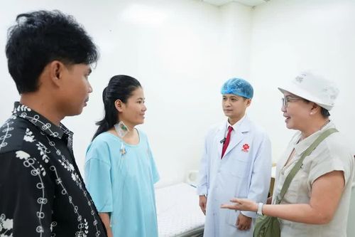 Bị tiên lượng khó qua khỏi, người phụ nữ Campuchia sang Việt Nam tìm cơ hội sống
