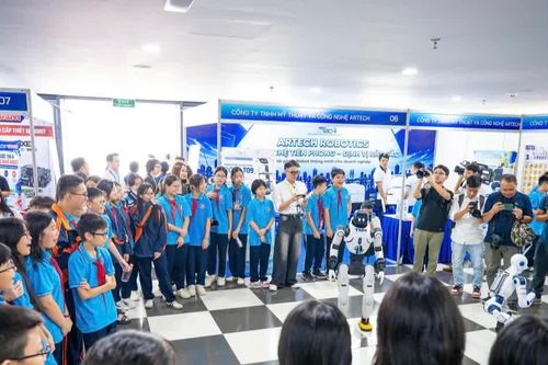Hà Nội đưa robot, AI và STEM đến gần người học