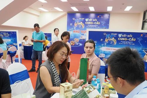 Kết nối đầu ra, nâng chuẩn hàng hóa vào hệ thống phân phối