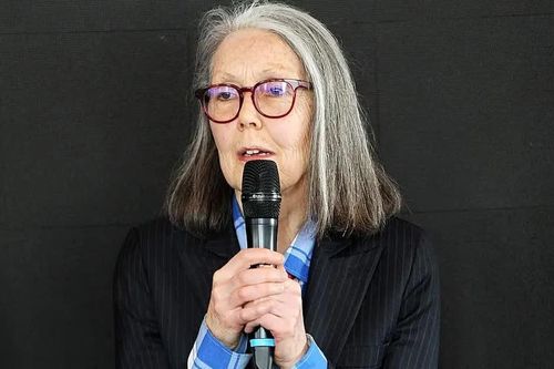 Nobel Văn học 2026 thuộc về nhà thơ Anne Carson người Canada