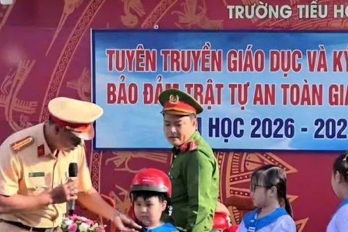 Công an An Giang trang bị kiến thức ATGT cho học sinh Tiểu học