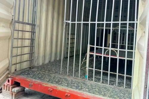 Thái Lan đóng cửa viện dưỡng lão để người già ở trong lồng sắt