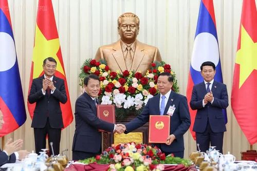 Việt Nam và Lào trao 11 văn kiện hợp tác, khởi động xây dựng Trường Đại học Hữu nghị Lào - Việt