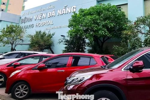 Tài xế khóc ròng vì khách đặt xe đến bệnh viện, mượn tiền 'vào trong một tí' rồi... chuồn luôn