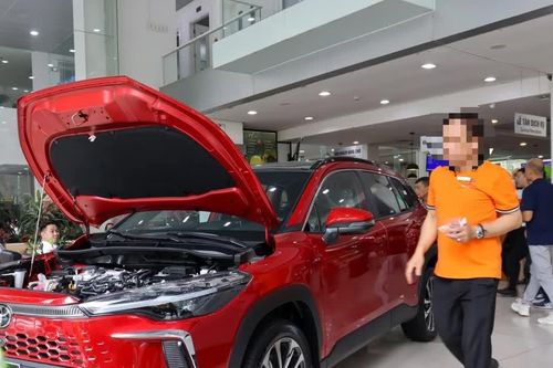 Khách vay mua ô tô 'oằn mình' gánh lãi suất thả nổi gần 20%