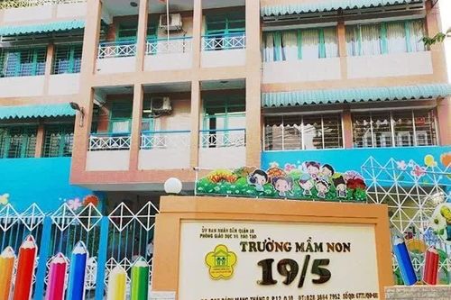 Hiệu trưởng nói gì khi bị 'tố' phụ huynh đi bộ cũng thu phí giữ xe?