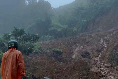 Mưa lớn ở Đà Nẵng: Một người mất tích do lật ghe, xuất hiện sạt lở ở xã miền núi