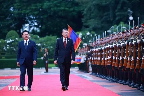 Thủ tướng Lào Saleumxay Kommasith chủ trì lễ đón Thủ tướng Lê Minh Hưng