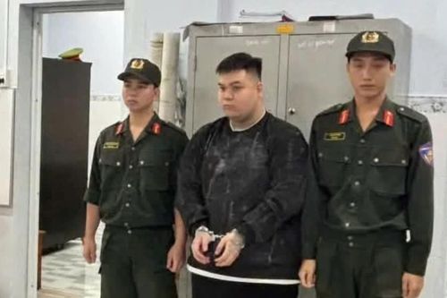 Vay tiền không trả còn mua súng bắn chủ nợ 3 phát đạn