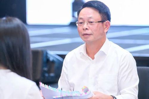 Bên trong phòng phỏng vấn kín, chấm mặt mộc Hoa hậu Việt Nam