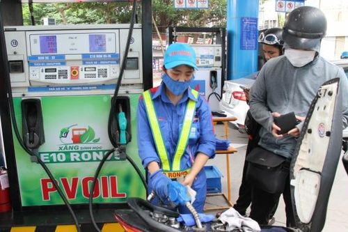 Giá xăng E10 tăng, dầu diesel tiếp tục giảm
