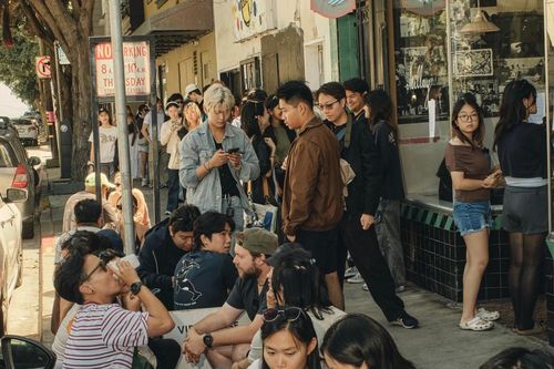 Món ăn vỉa hè Việt gây sốt ở Mỹ, khách Tây xếp hàng vài tiếng chờ thưởng thức