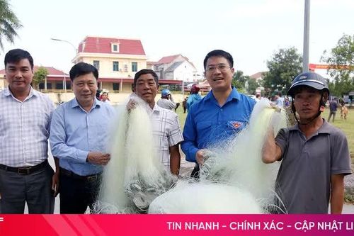 Trao mô hình sinh kế, xây dựng nhà nhân ái cho người nghèo