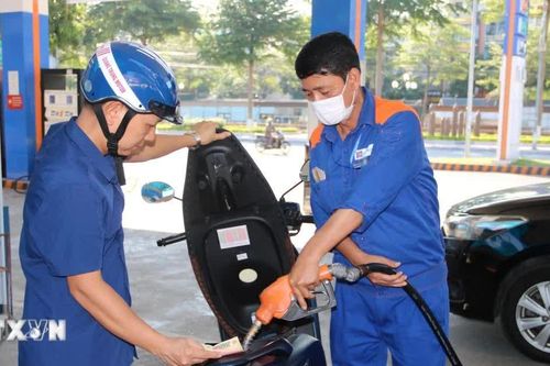 Giá xăng lên ngưỡng 28.254 đồng, dầu diesel giảm còn 29.128 đồng mỗi lít