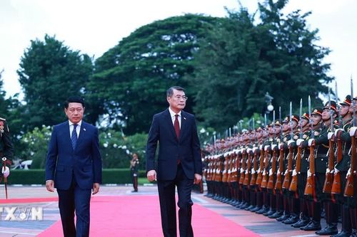 Lễ đón Thủ tướng Lê Minh Hưng thăm chính thức Cộng hòa Dân chủ Nhân dân Lào