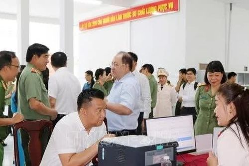 Hướng đến nền hành chính công khai, chuyên nghiệp, hiện đại