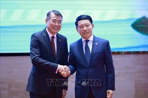 Thủ tướng Lê Minh Hưng và Thủ tướng Lào đồng chủ trì Hội nghị Xúc tiến đầu tư Việt Nam - Lào