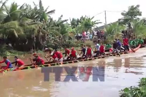 Không khí Lễ Sen Dolta tại Giải đua ghe Ngo mini của đồng bào Khmer
