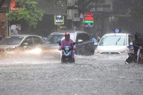Mưa to 'sầm sập' sắp trút xuống nhiều tỉnh thành miền Trung, tâm điểm ở đâu?