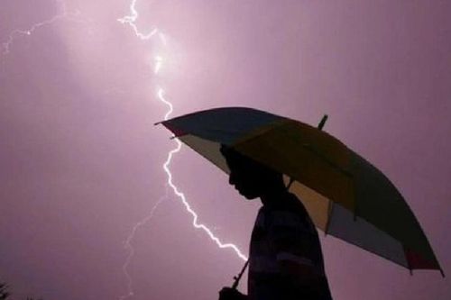 'Tôi sợ chết': Người đàn ông thay đổi ngỡ ngàng sau khi bị sét đánh