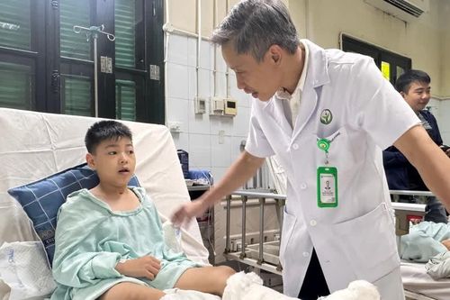 Phẫu thuật kéo dài gân gót qua da, trao cơ hội đi lại cho bé trai 10 tuổi