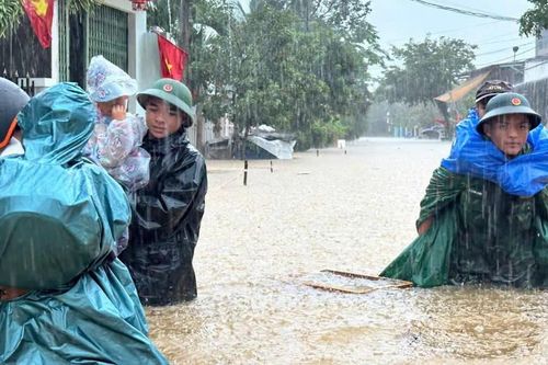 Mưa lớn kéo dài, nhiều nơi ở Đà Nẵng ngập cục bộ