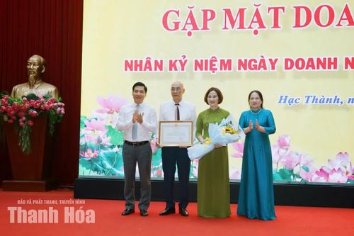 Gặp mặt, tôn vinh doanh nghiệp, doanh nhân tiêu biểu