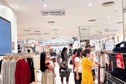 Sức mua dịch chuyển, bán lẻ tăng tốc mùa cao điểm cuối năm