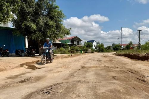 Sửa chữa, hoàn trả các tuyến đường chở vật liệu phục vụ dự án sân bay Phù Cát