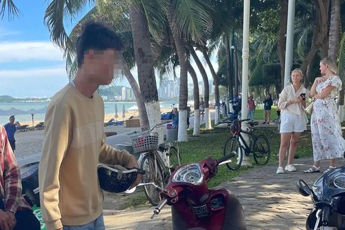 Lực lượng cứu hộ bãi biển kịp thời khống chế đối tượng giật túi xách du khách