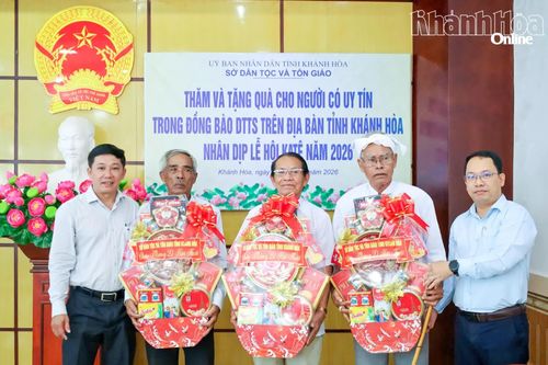 Sở Dân tộc và Tôn giáo Khánh Hòa thăm, tặng quà người có uy tín nhân dịp Lễ hội Katê năm 2026