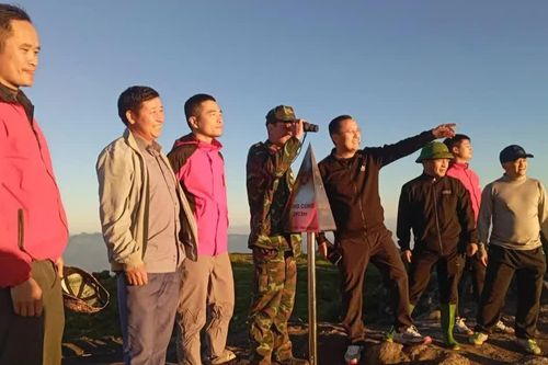 Khảo sát đỉnh Lùng Cúng, chuẩn bị phương án an toàn đón du khách