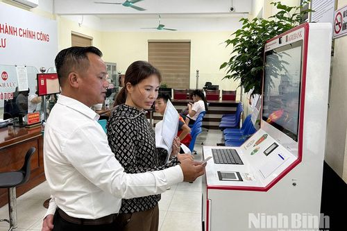 Chuyển đổi số ở cơ sở- Khi người dân là trung tâm