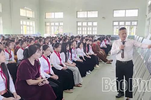 Hơn 800 giáo viên, học sinh tại xã Ngọc Sơn giao lưu, tìm hiểu những “địa chỉ đỏ” cách mạng