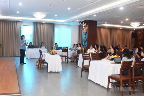 Tập huấn nâng cao năng lực thực hiện bình đẳng giới cho cán bộ Hội LHPN các cấp