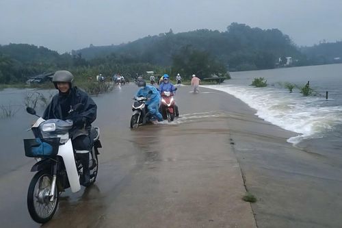 Mưa lớn gây ngập nhiều nơi tại khu kinh tế Dung Quất