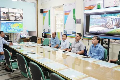Nước sông Hương vượt báo động 1, Huế kích hoạt 55 trạm đo mưa tự động cảnh báo thiên tai