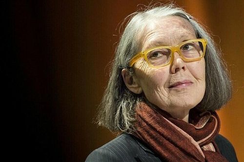 Murakami và Tàn Tuyết tiếp tục trượt giải Nobel Văn học 2026, nhà thơ Anne Carson lên ngôi