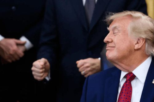 Trước thềm bầu cử, Tổng thống Trump tung hàng tỷ USD hỗ trợ người Mỹ