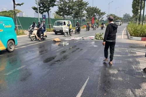 Bục bình nhiên liệu, tài xế vẫn cho xe chạy khiến nhiều người ngã