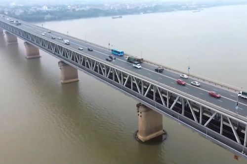 Tiếp tục điều chỉnh tổ chức giao thông qua cầu Thăng Long