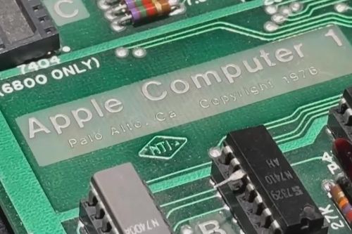 Hành trình nửa thế kỷ của chiếc máy tính Apple-1 triệu đô