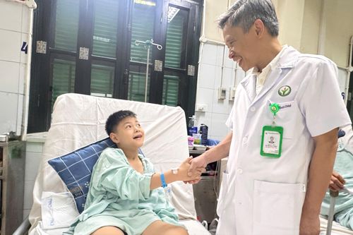 Trao cơ hội đi lại cho bệnh nhi bị di chứng sau chấn thương sọ não