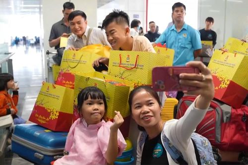 Hỗ trợ vé tàu, vé máy bay cho người lao động dịp Tết 2027