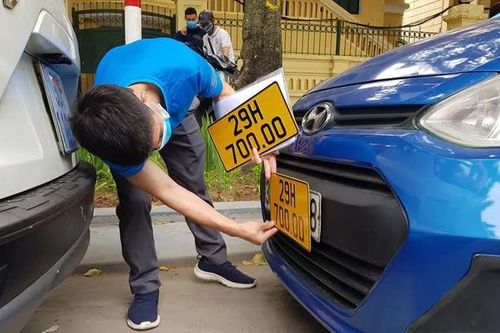 Ô tô đổi biển trắng sang biển vàng không phải đăng kiểm lại