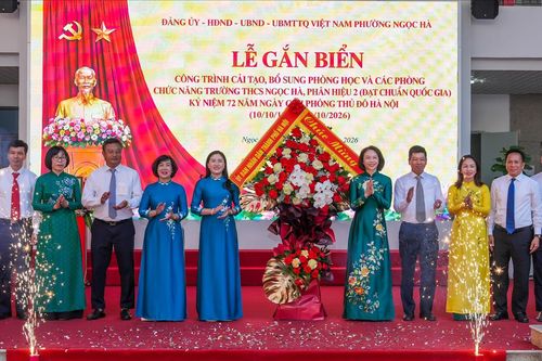 Gắn biển công trình chào mừng Ngày Giải phóng Thủ đô