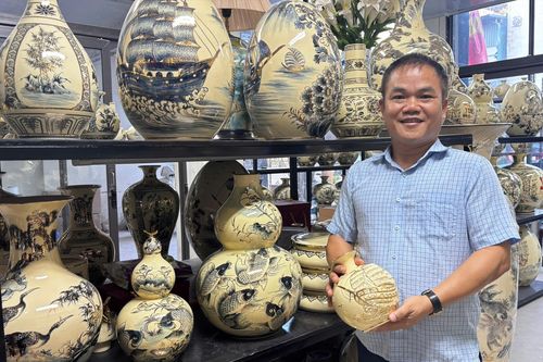 Nghệ nhân ưu tú Đào Việt Bình tâm huyết giữ nghề gốm Kim Lan