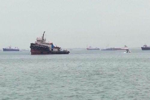 Iran cảnh báo phong toả các tuyến đường 'bất hợp pháp' qua Hormuz