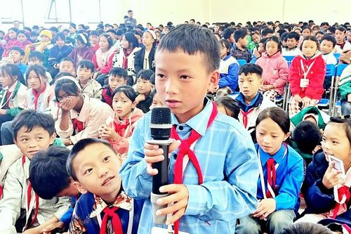 'Tiết học biên cương' giữa ngàn mây Y Tý